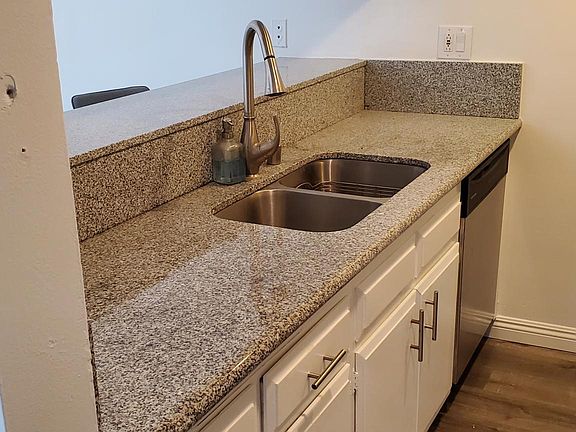 3rd image of 601 Coeur D Alene Ave APT 7
