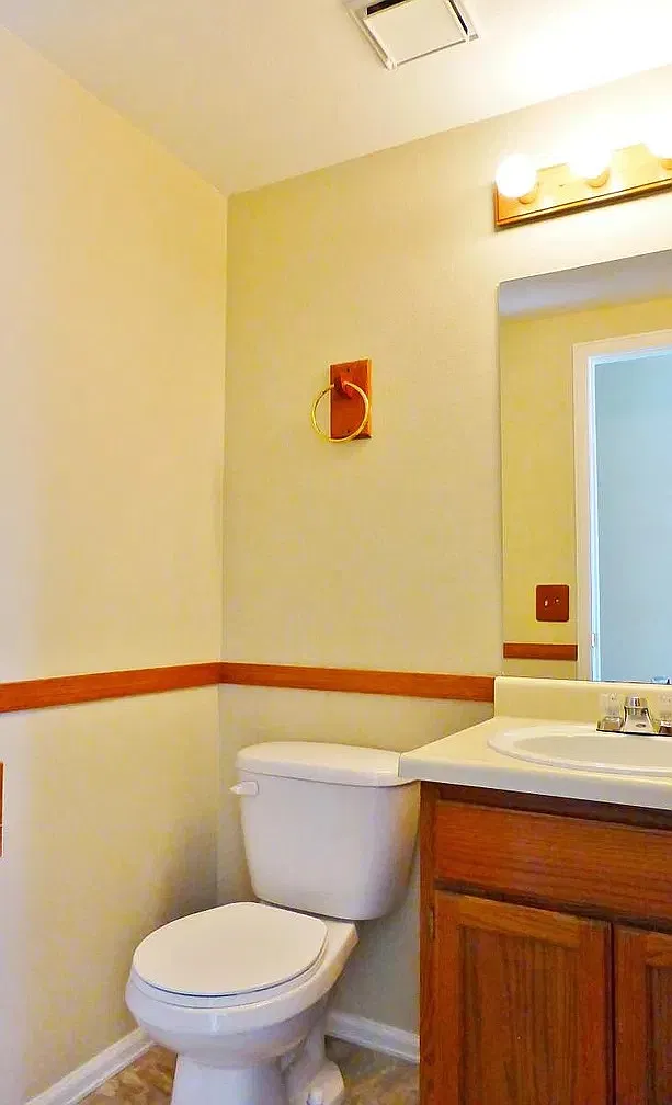 3 bed, 2.5 bath, 1930 sqft, $2,141 — Photo 3