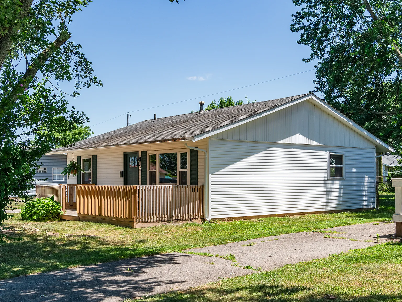3 bed, 896 sqft, $1,550 — Photo 4