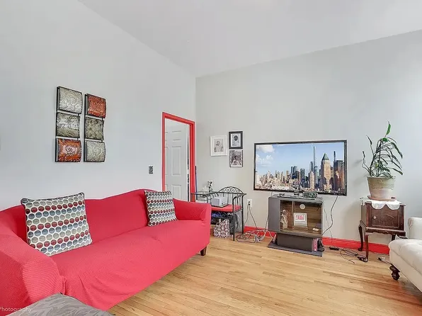 45 Central Park North image 3 of 10