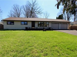 197 Hollybrook Rd, Rochester, NY 14623