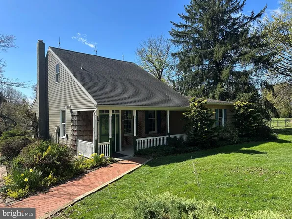 1974 Yingling Dr, Spring Grove, PA 17362