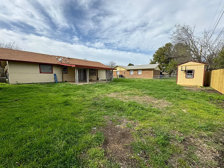 1402 Hammond Dr — Photo 37
