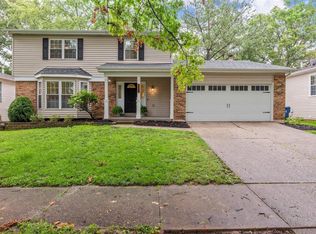 208 Village Creek Ct, Ballwin, MO