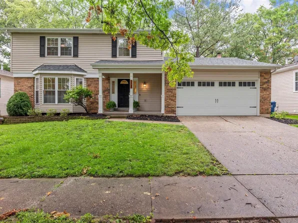 208 Village Creek Ct, Ballwin, MO 63021