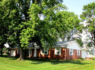 221 Fairview Dr, Carmi, IL 62821