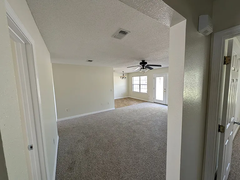 223 Tiffot Ct — Photo 16