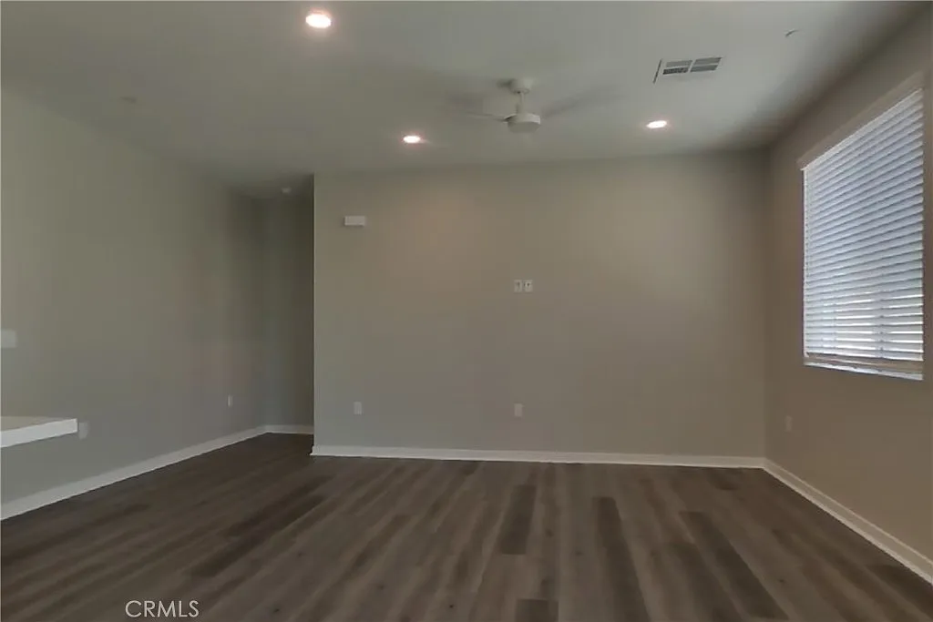 3 bed, 1429 sqft, $4,679 — Photo 2
