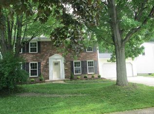35 Kingswaye Dr, Buffalo, NY 14221