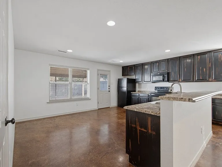 1118 Cedar Creek Rd — Photo 10