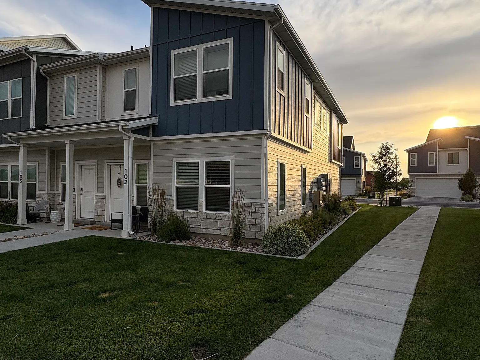 3 bed, 2.5 bath, 1546 sqft, $1,950 — Photo 2