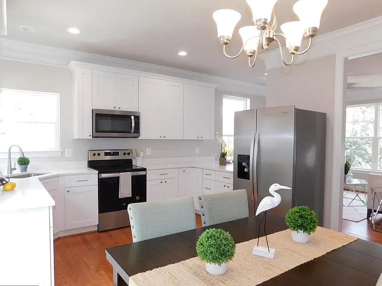 8916 Erie Ave — Photo 11