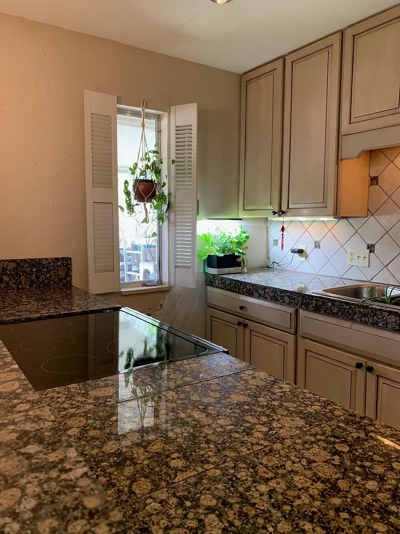 2 Bedroom Townhome in Kissing Camels with Golf Course views!! — Photo 3