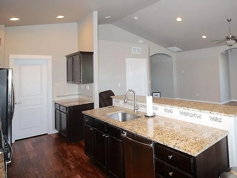 1610 W Cactus St — Photo 6