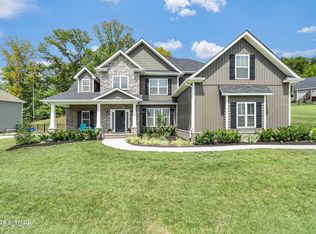 102 Mistletoeberry Rd, Oak Ridge, TN 37830