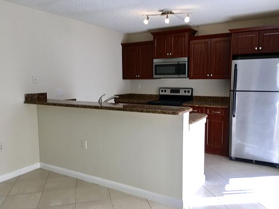 4th image of 580 Green Springs Pl