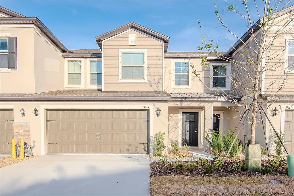 5 bed, 2.5 bath, 2251 sqft, $2,800 — Photo 1
