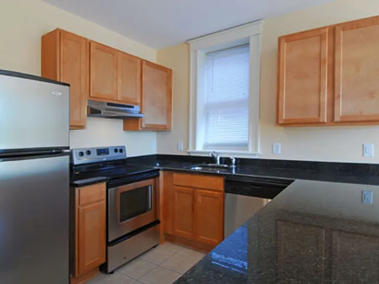 1021-23 S Boyle Ave — Photo 5