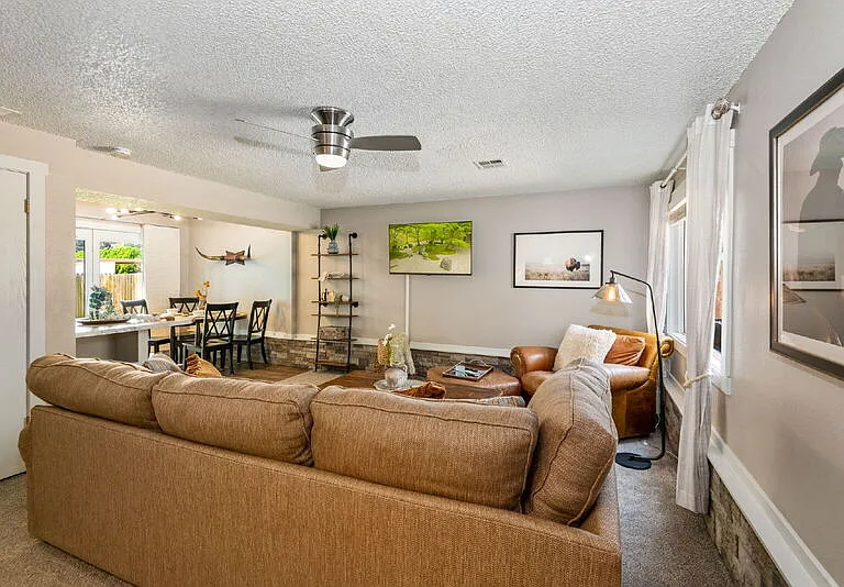 4327 W Grover St — Photo 8