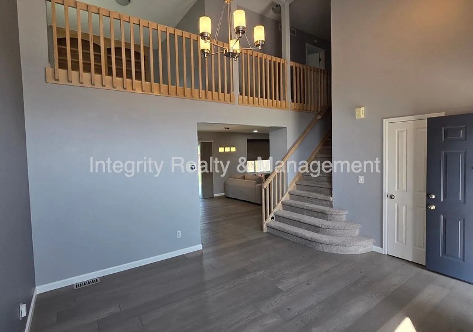 3 Bed/3.5 Bath, 2296 Sqft - 5056 Weeping Willow Cir — Photo 2