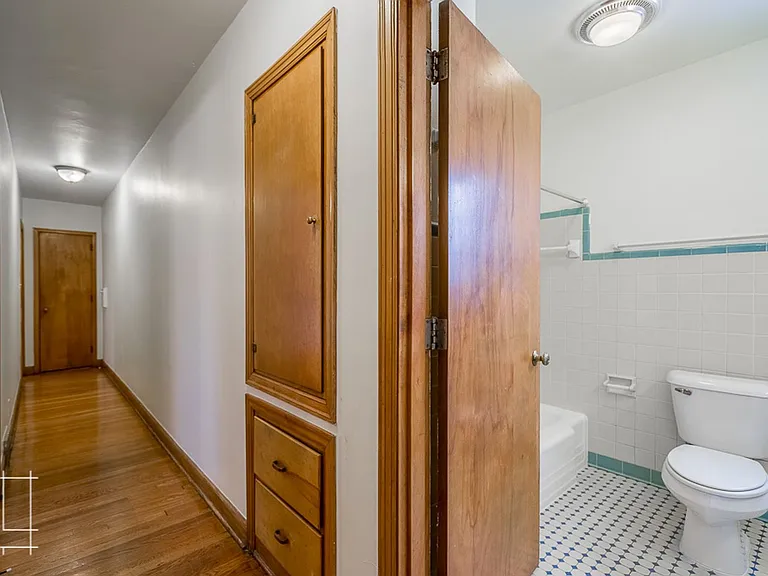 1374 E. Broad St. — Photo 27