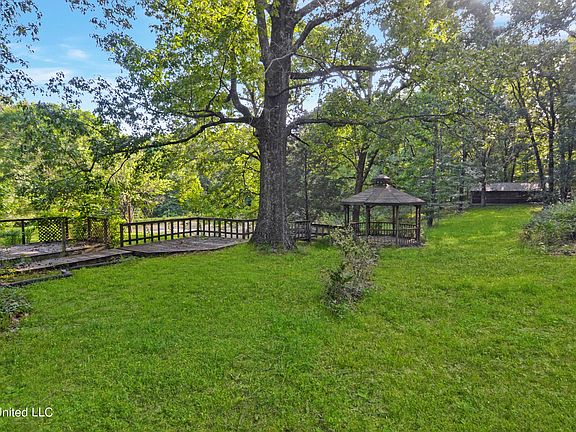 4th image of 860 Green Acres Dr