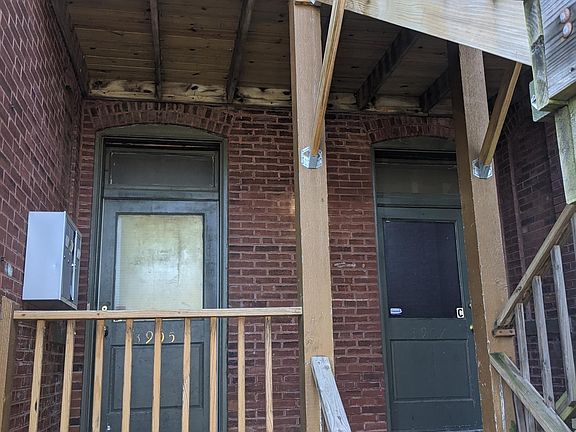 Front door of unit, #3905