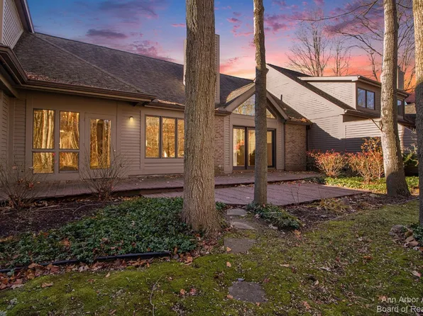 4576 Cottonwood Dr, Ann Arbor, MI 48108