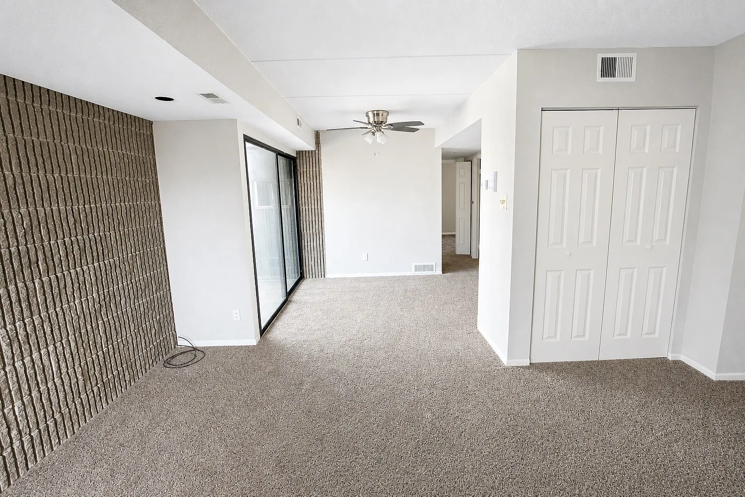 2 bed, 695 sqft, $1,599 — Photo 1