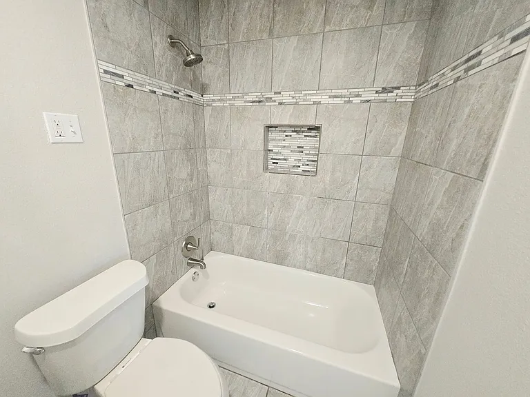 734 Spring Lake Dr — Photo 23
