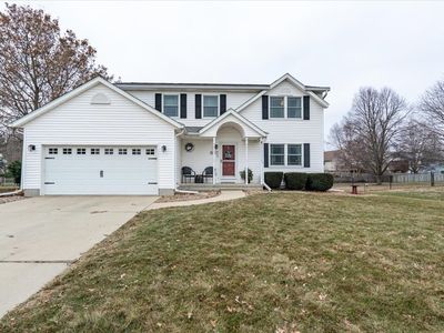 607 Old Farm Rd, Bloomington, IL, 61704