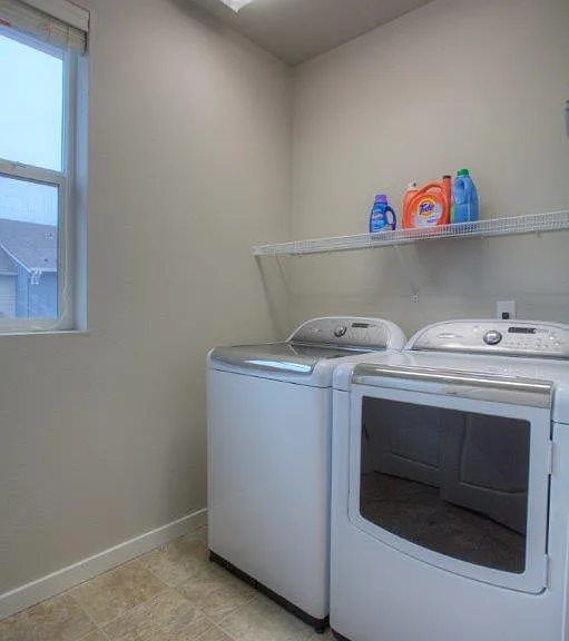1399 NE Hickory Ln — Photo 4