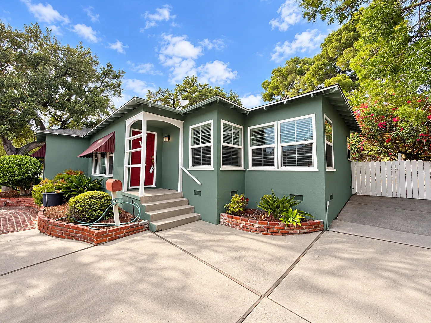 2665 Mayfield Avenue — Photo 4