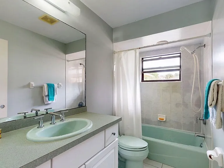 474 Thomas St — Photo 3