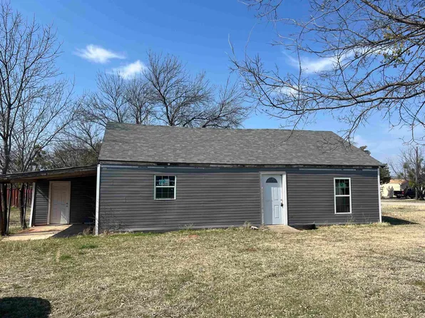 1015 N Bridge St, Henrietta, TX 76365