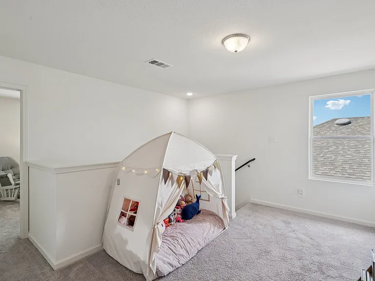 770 Yorkshire Dr — Photo 17