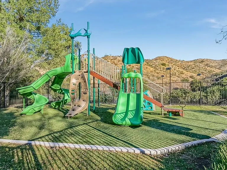 24124 Mentry Dr — Photo 31