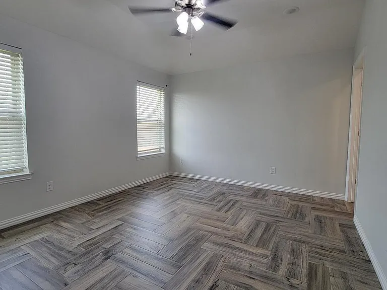 117 E Valley Dr — Photo 11