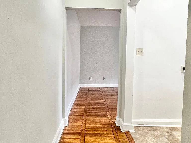 1441 Somerset Pl NW #202 — Photo 3