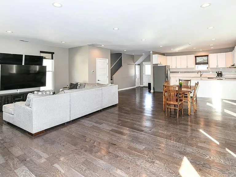 405 N State Ave — Photo 7