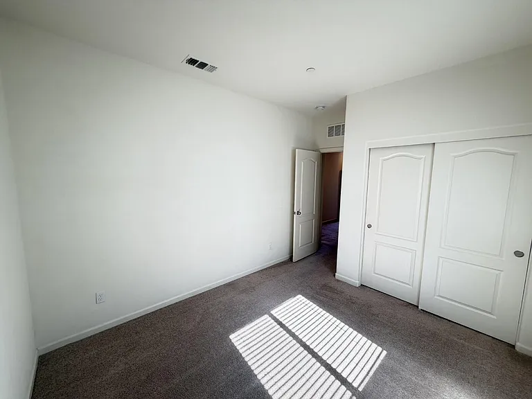 559 Tolman Way — Photo 7