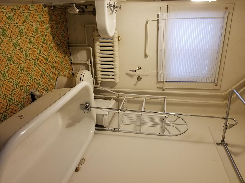 2nd image of 528 E Laurel St APT 1E