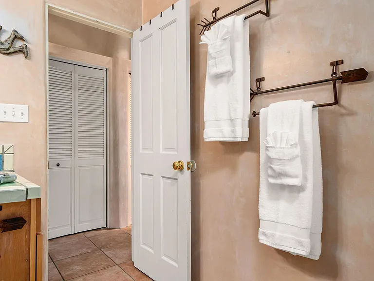 907 One Agua Fria Street 1/2 #2 — Photo 25
