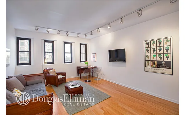 Sold by Douglas Elliman | media 21
