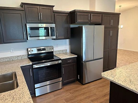 3rd image of 5239 Hazeltine Ln