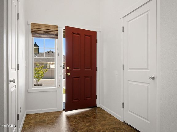 5th image of 202 Golding St