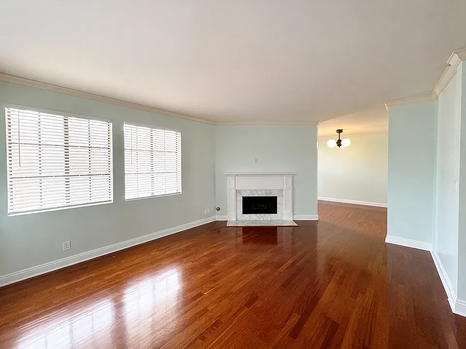 1853 S Bentley Ave #104