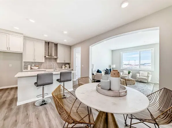 684 S Savanna Dr NE, Calgary, AB T3J 5P8