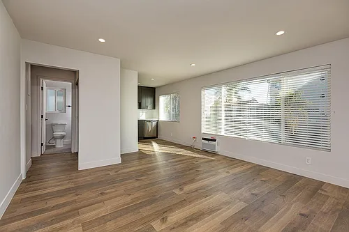 845 S Kenmore Ave #201 Photo 1