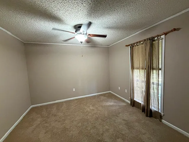 202 Adams Dr — Photo 20